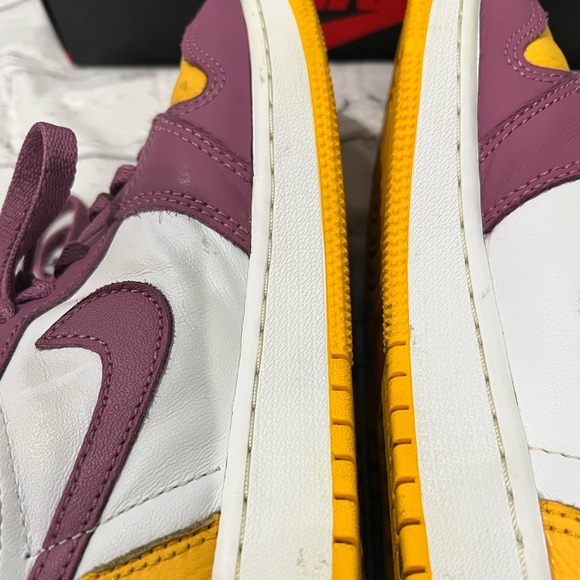 Jordan 1 Retro High OG - Picture 4 of 12